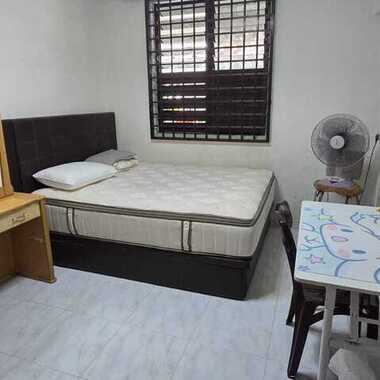 Common room at 2 everton park for rent! Aircon wifi!