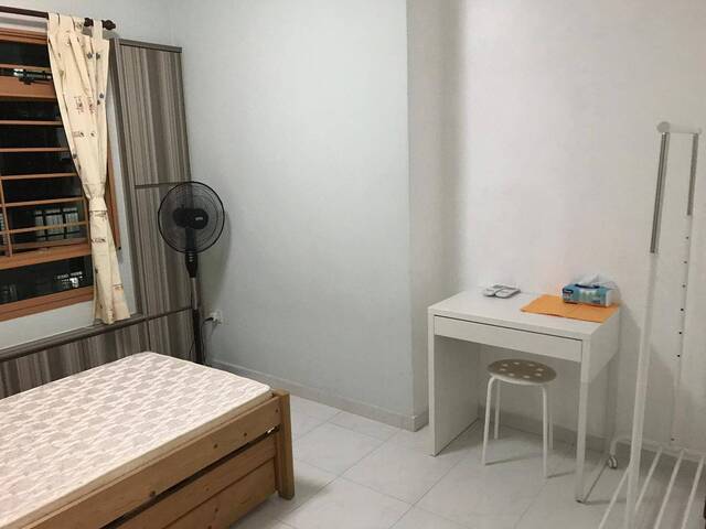 Sengkang common room for rent