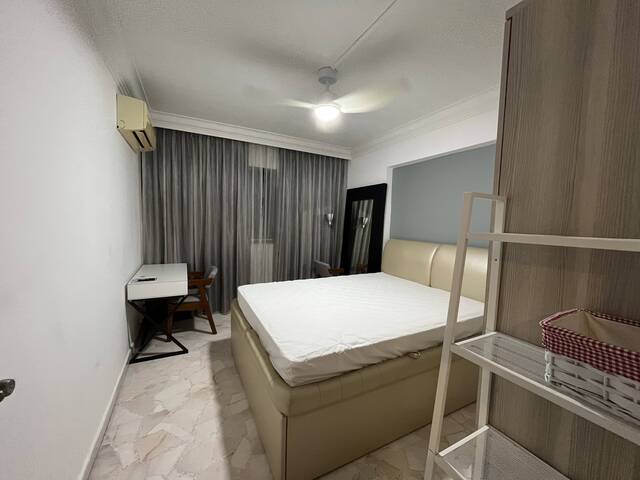 Common room at 437 Ang Mo Kio Avenue 10 for rent! Aircon wifi!