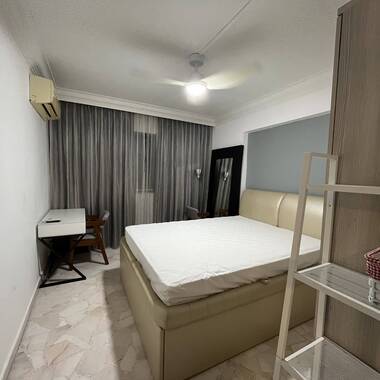 Common room at 437 Ang Mo Kio Avenue 10 for rent! Aircon wifi!