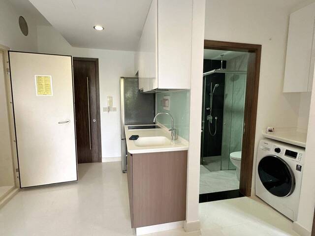 Beautiful condo room for rent