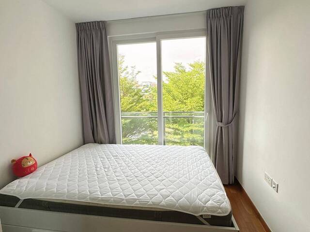 Beautiful condo room for rent