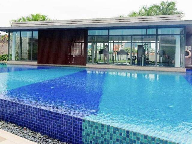 Beautiful condo room for rent