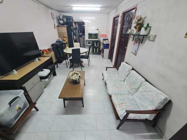 Looking for Female housemate to share room