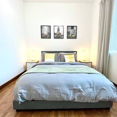 Only female environment ,3 mins walk to CASHEW MRT BLUE DOWN TOWN LINE BESIDE 3 HUGE MALLS