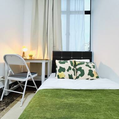 Only female environment ,3 mins walk to KING ALBERT MRT BLUE DOWN TOWN near SIM and NUS