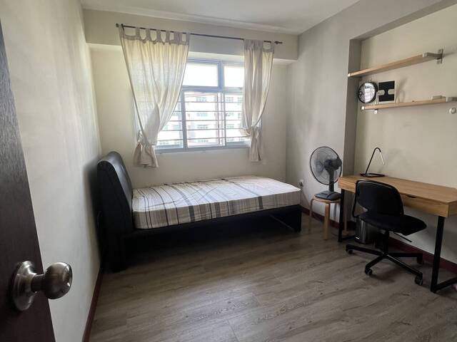 Yishun common room 5 bus stop from Northpoint City