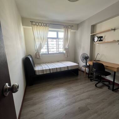 Yishun common room 5 bus stop from Northpoint City