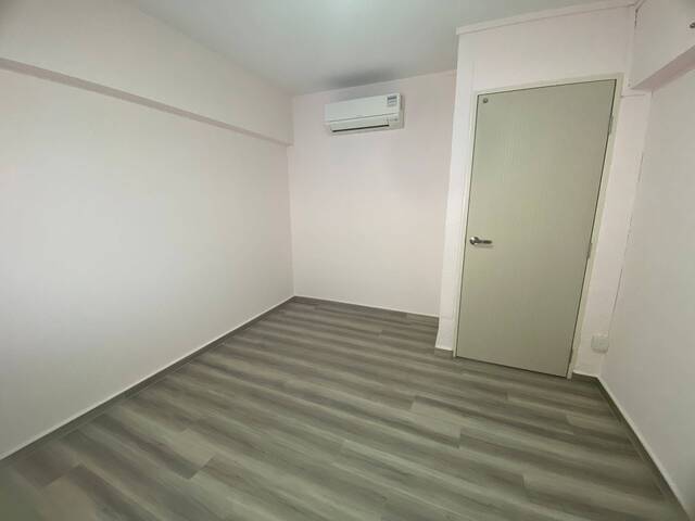 Simple room with air con & wifi