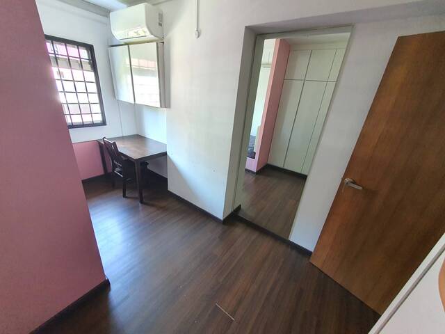 Common room, light cooking, near MRT, near Lot 1 Shopping Mall, new Aircon, new Mattress and more..
