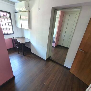 Common room, light cooking, near MRT, near Lot 1 Shopping Mall, new Aircon, new Mattress and more..