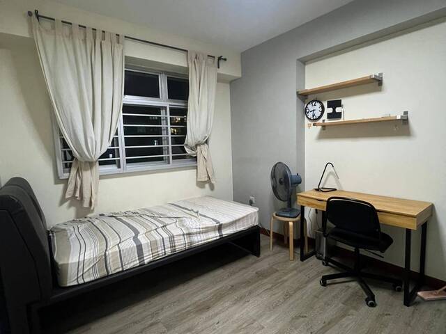 Common room at 428a Yishun Avenue 11 for rent! Aircon wifi!
