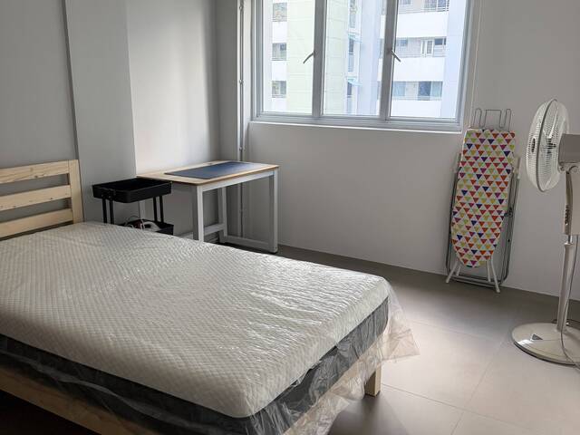 Room for rent in Serangoon