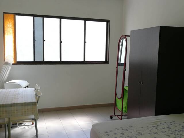 Large Common Room at Khatib