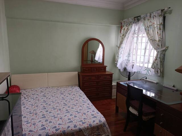 Near Pioneer MRT 5-room HDB High Level Common Room for Rent