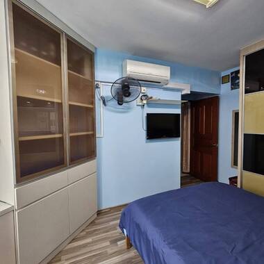 Near Simei Mrt & Shopping Mall, Good size Common room, 2mins ro mini market, bus stop at Melville Pk