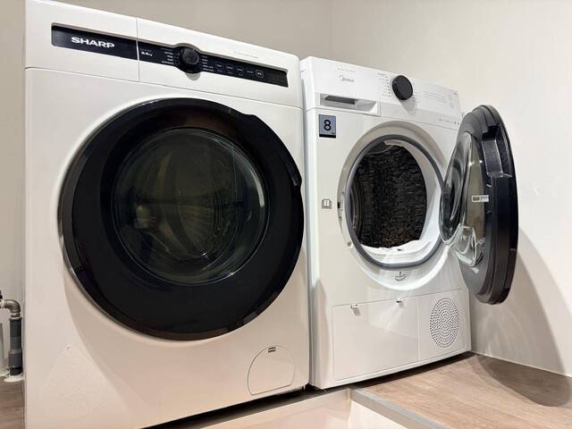 All female tenants/no landlord next to MRT station