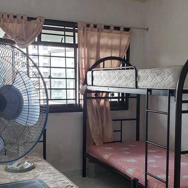 male beds space @ Blk 18 Dover Crescent