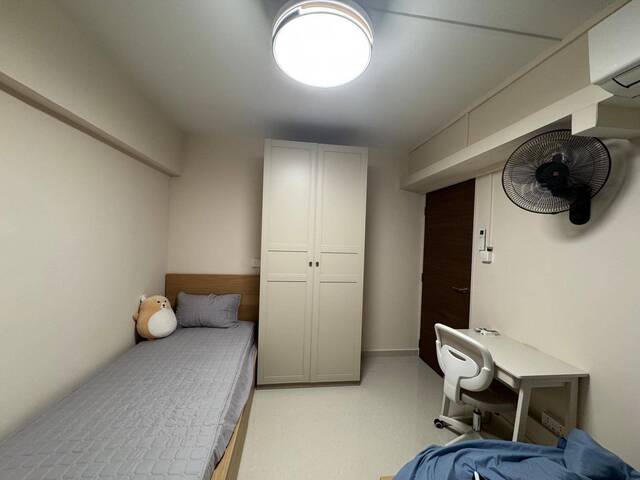 Looking for Male room mate to share ( ad by direct owner)