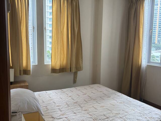 Spacious Master Bedroom in Central Area