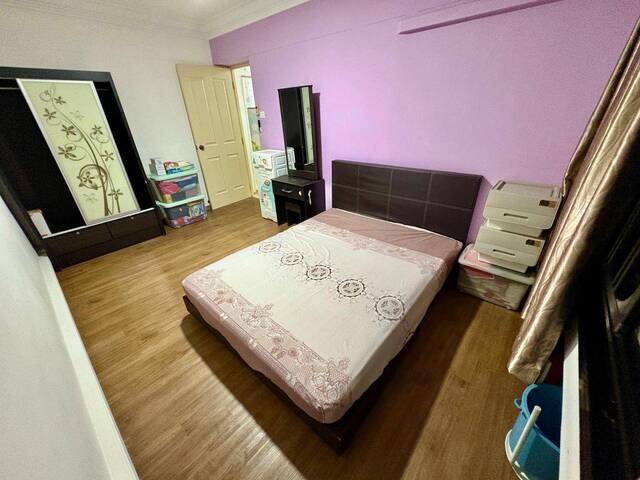 Fully furnished medium room near Boon Lay MRT. No agent fee.