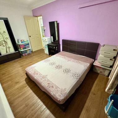 Fully furnished medium room near Boon Lay MRT. No agent fee.