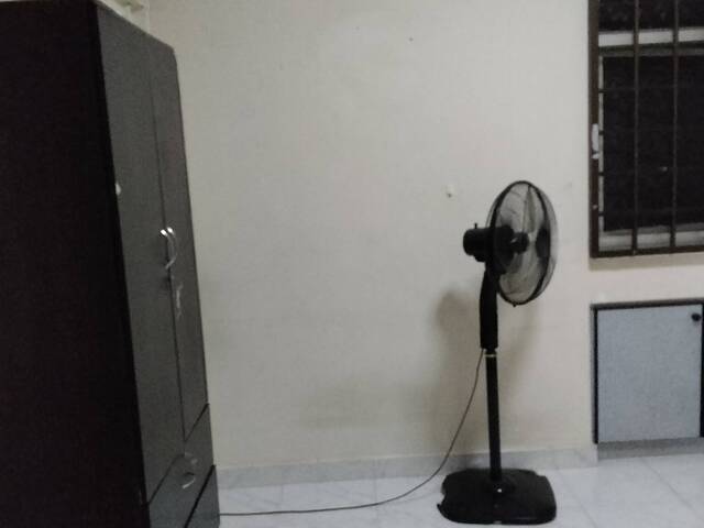 Common room for rent at Admiralty