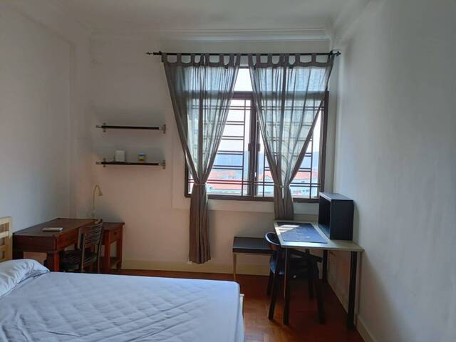 Private Condo Parc Oasis - Room Rental 2-4 mins walk to chinese garden MRT