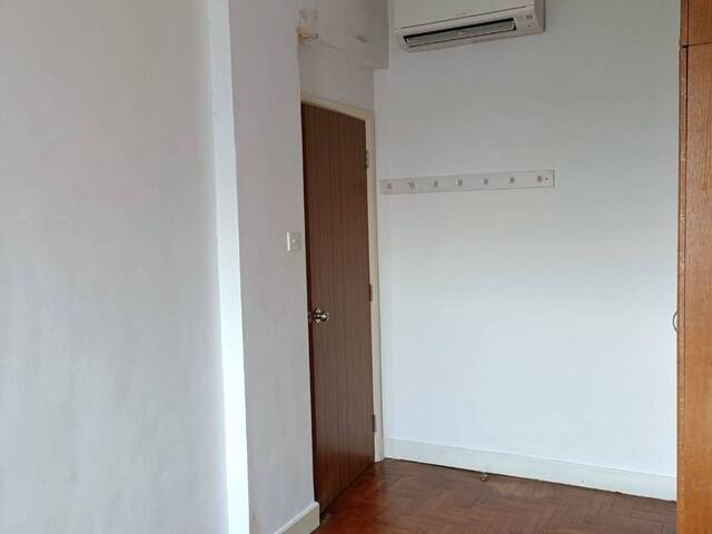 Private Condo Parc Oasis - Room Rental 2-4 mins walk to chinese garden MRT