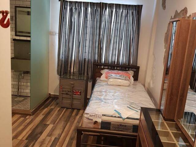 Eng Aun Mansion, near Novena MRT, Common Room with shower room for rent