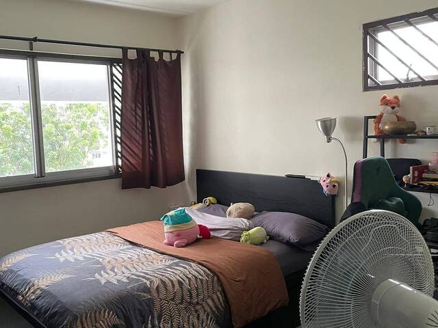 Cozy room with direct bus to town in Bukit Panjang