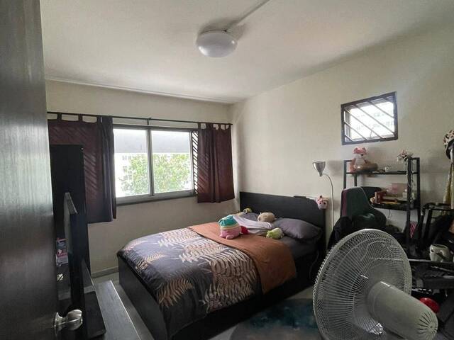 Cozy room with direct bus to town in Bukit Panjang