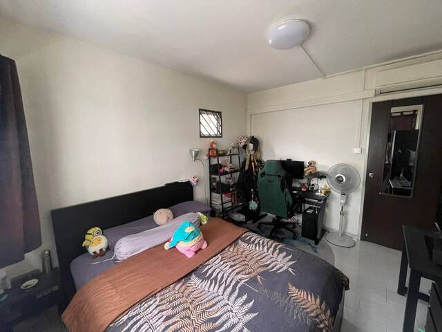 Cozy room with direct bus to town in Bukit Panjang