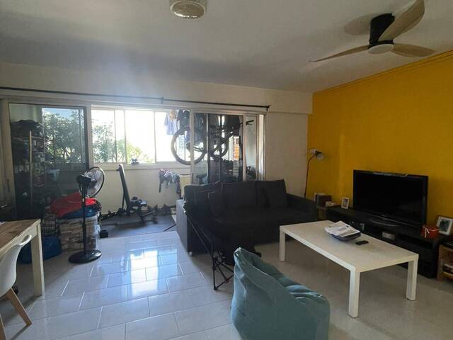 Cozy room with direct bus to town in Bukit Panjang