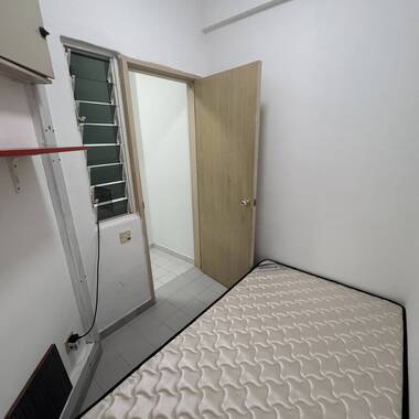3 mins walk to Bishan Park,5 mins walk to bright hill mrt ,condo single room for rent