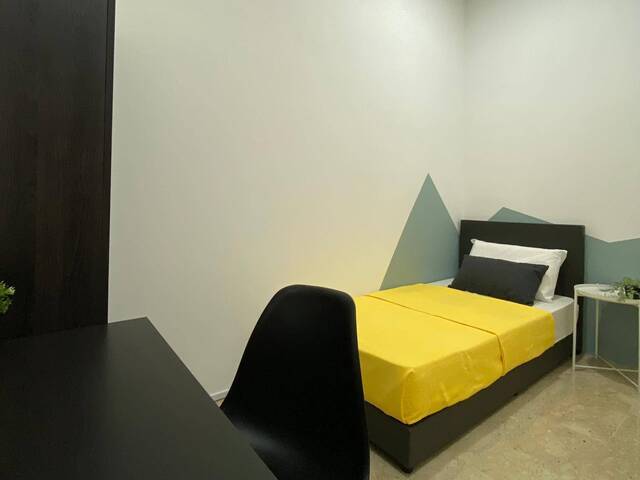 Clean Cosy and Comfortable Room in West Singapore