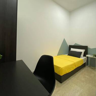 Clean Cosy and Comfortable Room in West Singapore