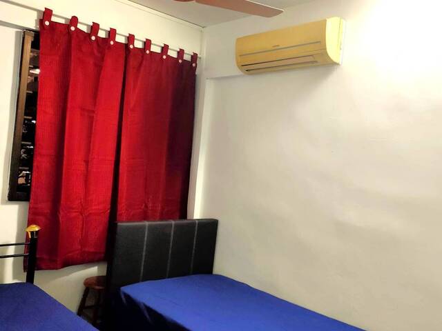 Common Room at Blk 304 Serangoon Avenue 2. Near to Lorong Chuan MRT! NO AGENT FEE