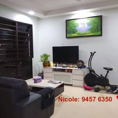 Blk 457 Clementi - $1000 for 1 guy (Aircon + WiFi) - walk to MRT - VERY HIGH FLOOR