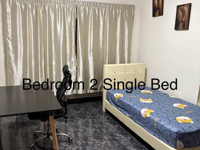 Common room at 879 woodlands street 82 for rent! Aircon wifi!