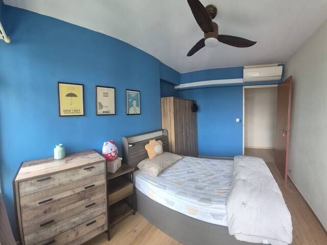 Female room in Tiong Bahru