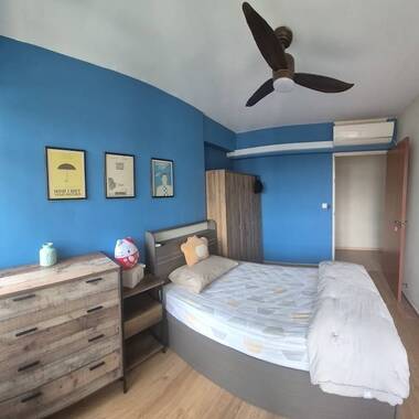 Female room in Tiong Bahru