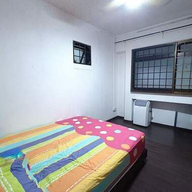 Master room and common room at 451 fajar road for rent! Aircon wifi!