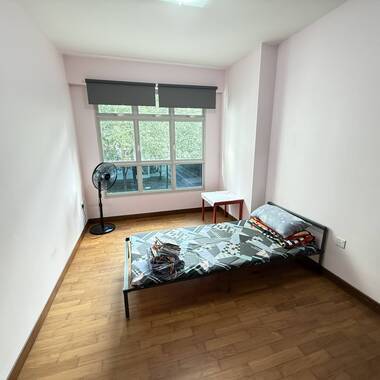 Room for Rent near Woodlands MRT. Wifi & Aircon included.