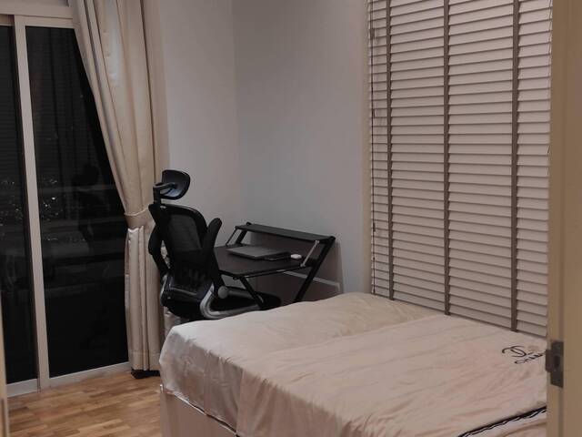 Common room at Lilydale for rent! Aircon wifi!