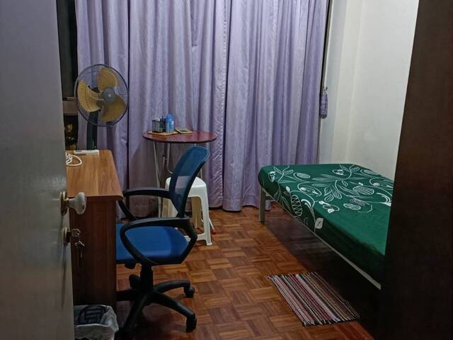 Common room at Orchid Park for rent! Aircon wifi!