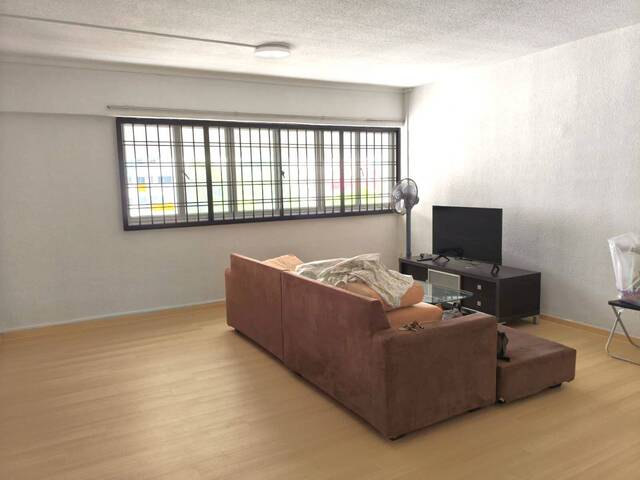 4R flat flat at blk 211 Bukit Batok Street 21,. Near to Bukit Batok MRT! NO AGENT FEE