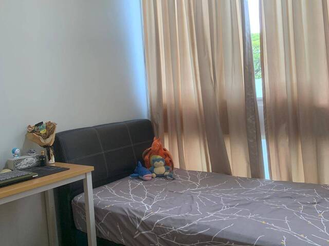 The Nautical condo common rm for 1 male only, owner stay in