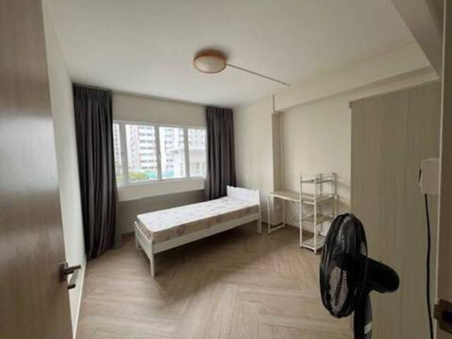 Fully furnished common room in Toh Guan