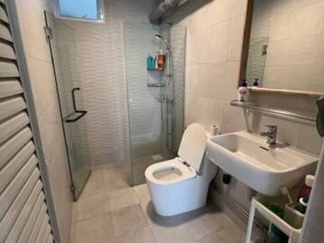 Fully furnished common room in Toh Guan